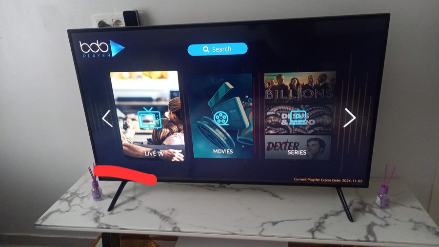 BOB Player op een Samsung Smart TV met het menu Live TV, Movies en Series